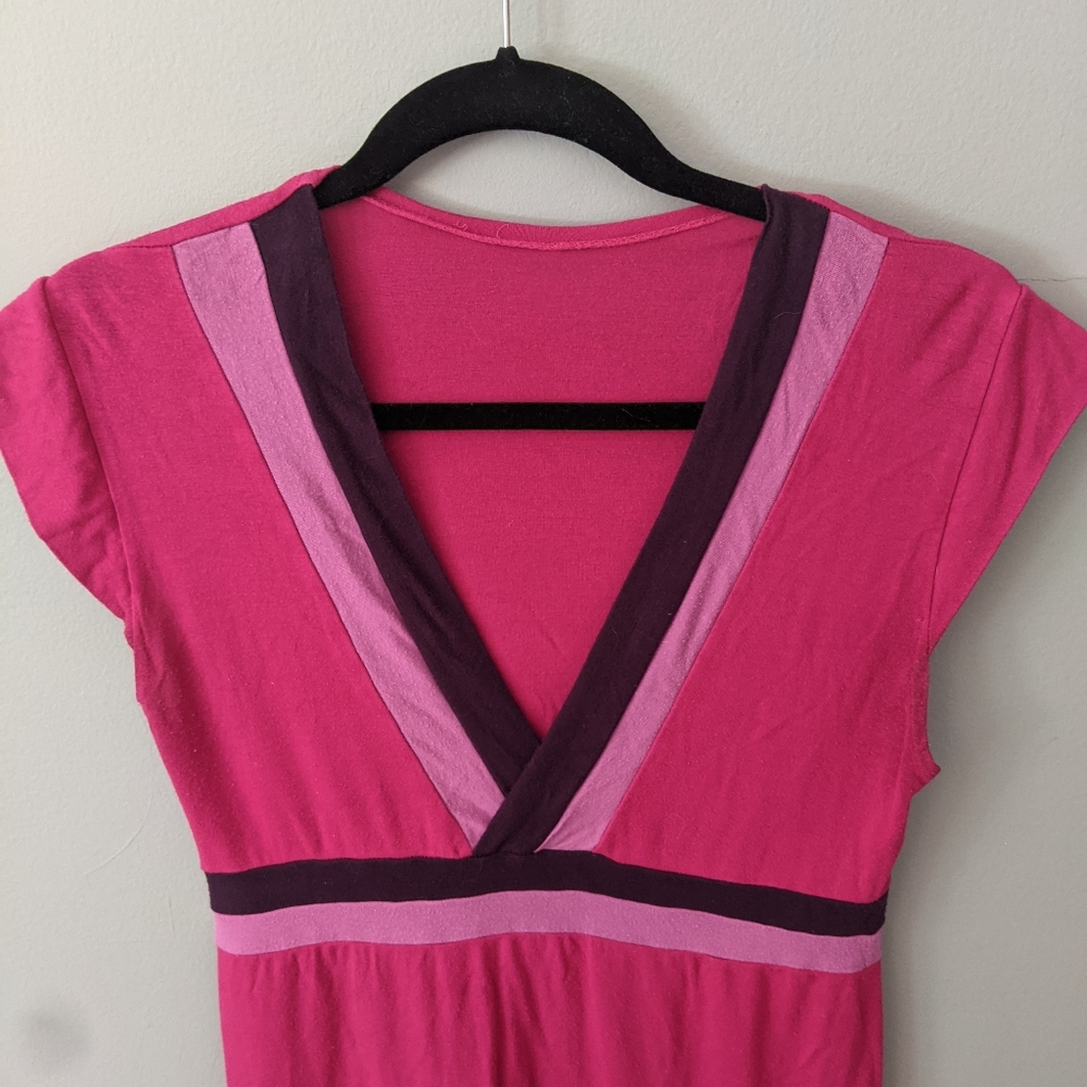 Fun deep-V dress - Picture 2 of 6